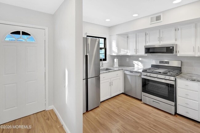 Building Photo - 51 Queens Way