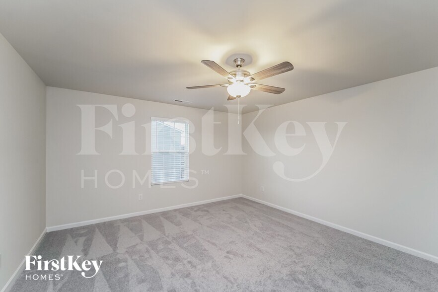 Building Photo - 388 Hollingswood Dr