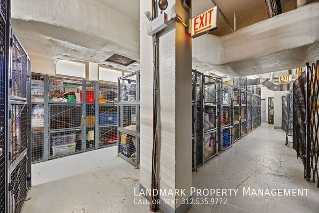 Building Photo - 2930 N Sheridan Rd
