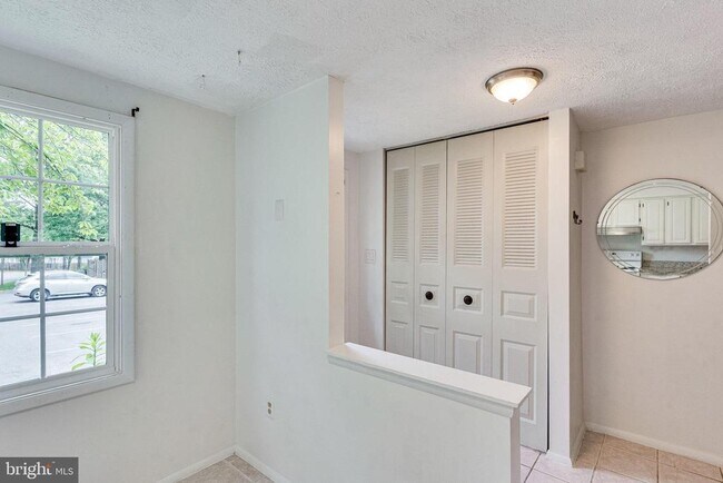 Building Photo - 2841 Shepperton Terrace