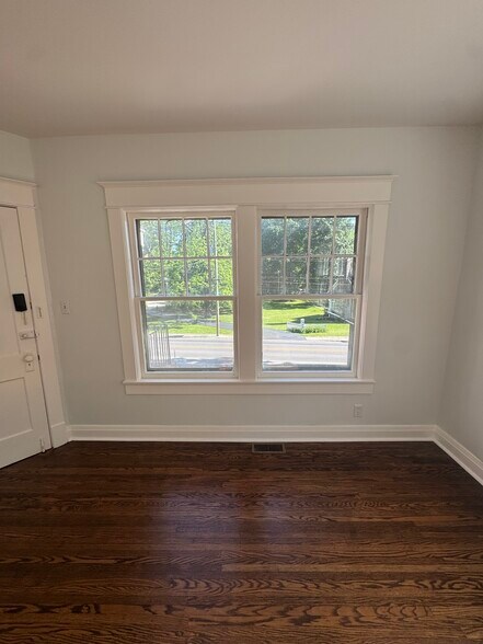 Building Photo - 1333 Castlewood Ave