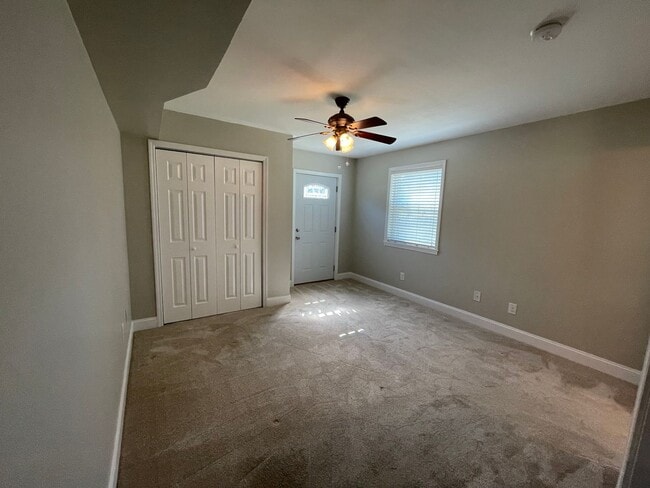 Building Photo - Updated 4 bedroom 3 bathroom home in Castle Hayne!