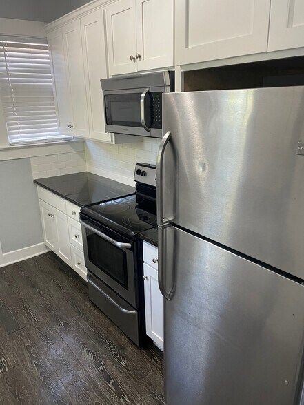 Building Photo - 506 E Guenther St