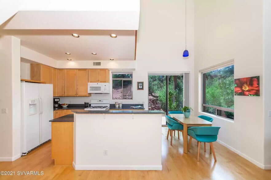 Building Photo - 185 Arroyo Pinon Dr