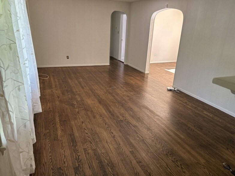 Living room - 3992 College Ave