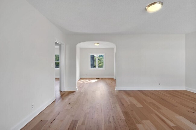 Building Photo - 2/ 1 Home for Rent!
