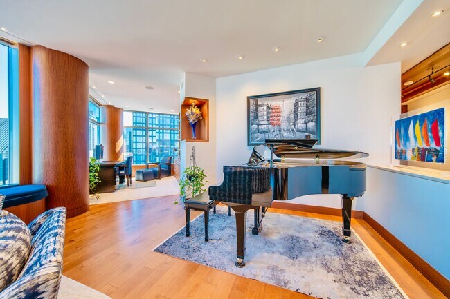 Building Photo - 2Bd/2.5Ba Seattle  Penthouse