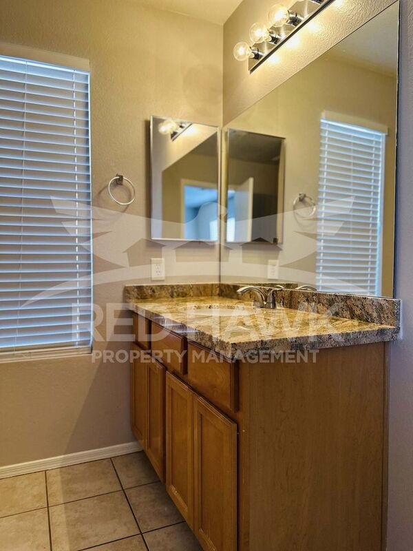 Building Photo - 1798 E Carla Vista Dr