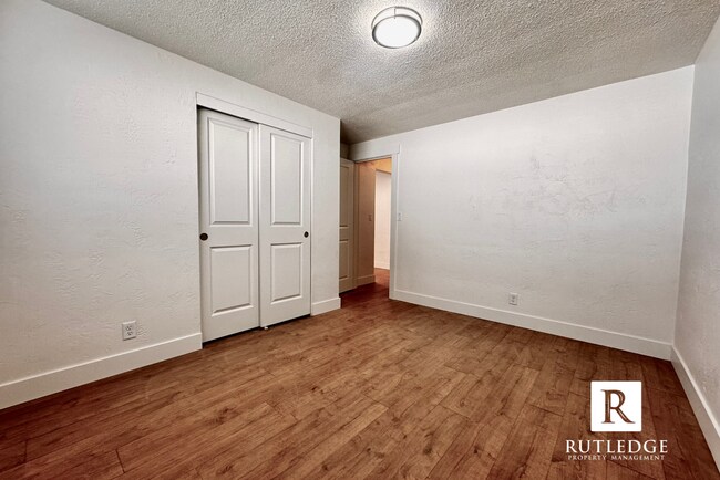 Building Photo - Newly Remodeled 2 Bed / 1 Bath Home Near Providence Hospital