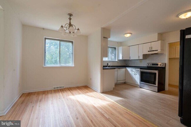 Building Photo - 1558 Specht Pl