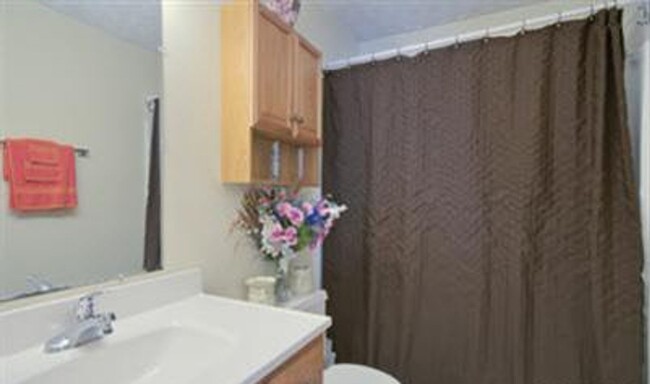 Building Photo - Updated Apartment Near Downtown – Prime Lo...