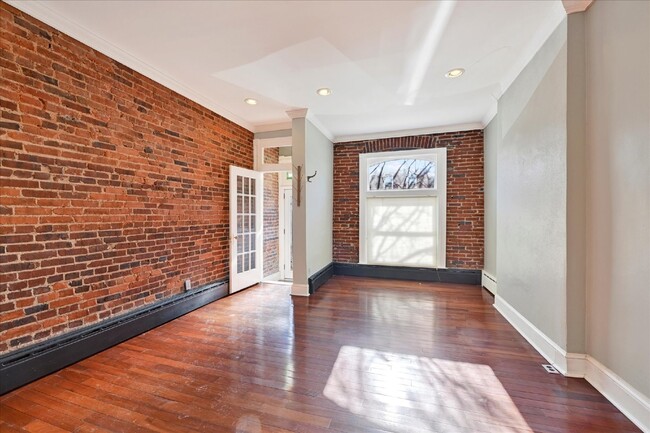 Building Photo - Beautiful Rowhome in Canton with 2 Beds, 2...