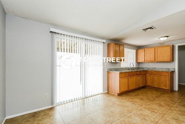 Building Photo - 2 Bedroom Pet-Friendly Home in Tucson, AZ with Main Street Renewal