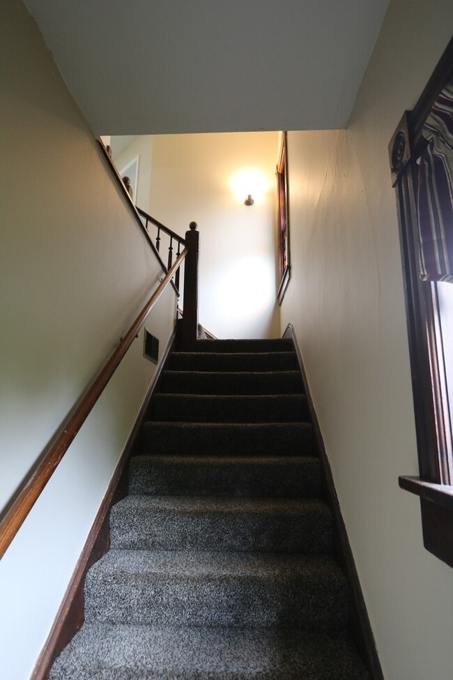 Building Photo - 421 S Garfield Ave