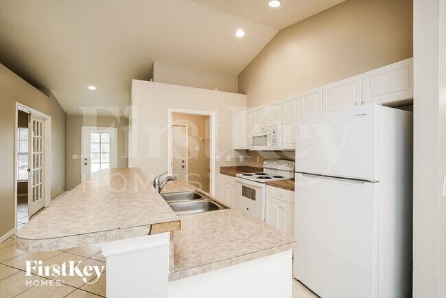 Building Photo - 715 Bennington Dr