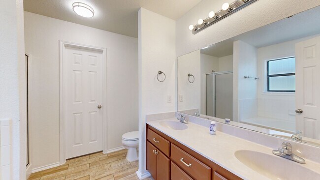 Building Photo - PRICE IMPROVEMENT $1595 + 2 WEEKS FREE RENT!!!