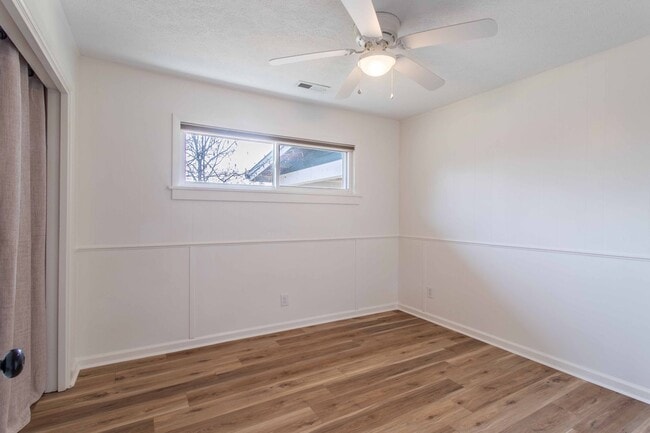 Building Photo - Close to Hike/Bike Path