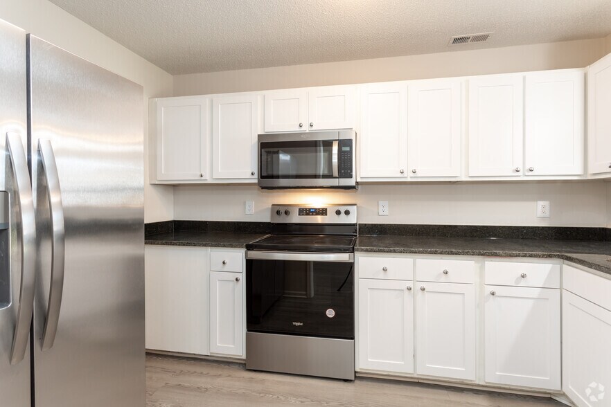 2BR, 2BA - 1100SF Duplex - Kitchen - Skyside Landing Apartments