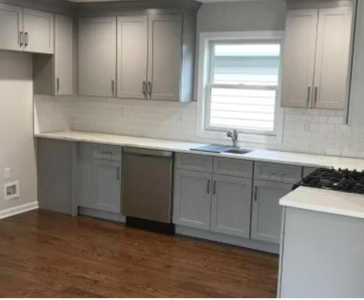 Building Photo - 64 Delaware St