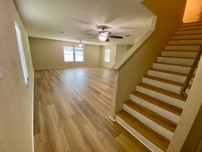 Building Photo - It's a Beauty ~ Great Location ~ 3/2.5 ~ M...