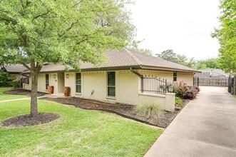 Building Photo - 35 Lincolnshire Cir