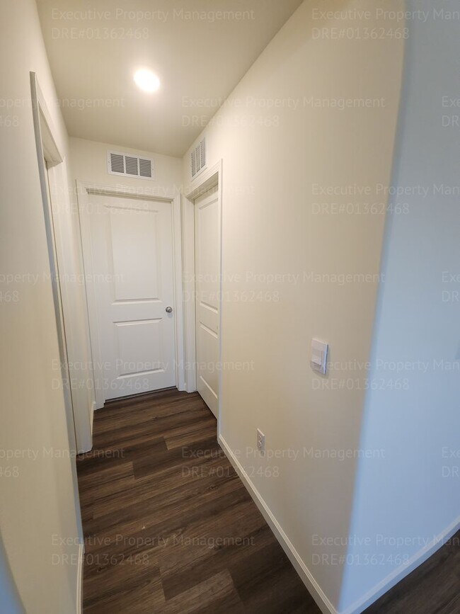 Building Photo - 8921 Kemi St