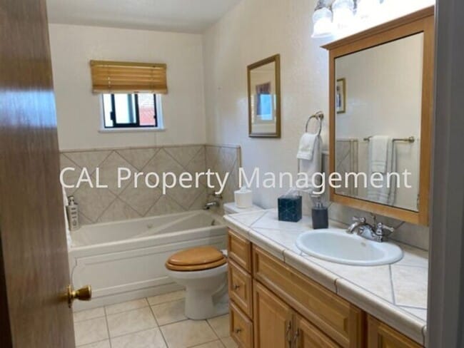 Building Photo - Beautiful 4 Bedroom Home in Salinas, CA