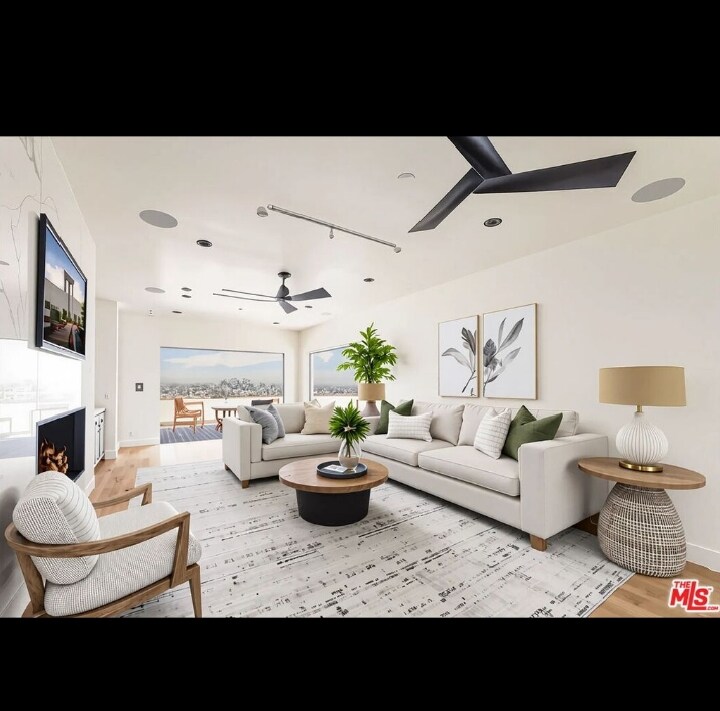 Building Photo - 1610 Viewmont Dr