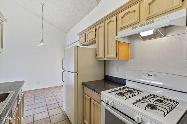 Building Photo - 5937 Chippendale Ave