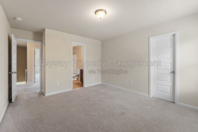 Building Photo - 910 Clover Ct