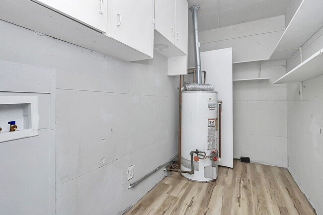 Building Photo - Discover the charm of this brick ranch nestled in the heart of Madison Park