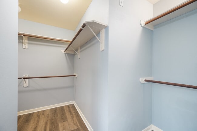 Building Photo - 5827 Willow Park Dr
