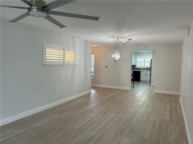 Building Photo - 451 Grove Isle Cir