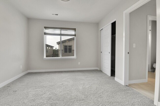 Building Photo - $2,620.95 - 3 Bed, 2.5 Bath Home in Aurora with AC and In Unit Laundry!