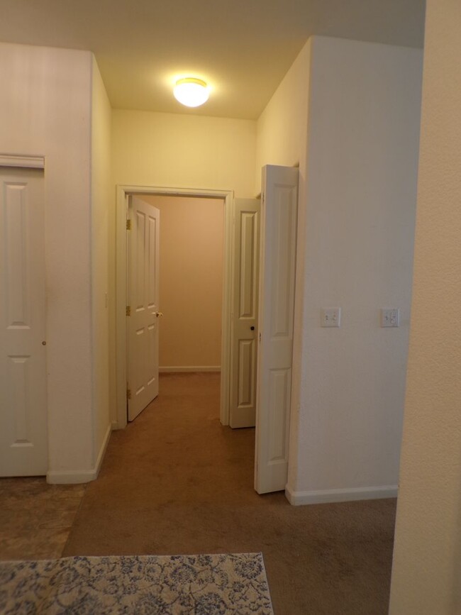 Building Photo - Littleton 3 Bed 2 Bath Condo Retreat!