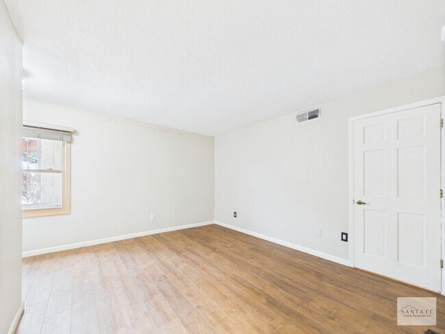 Building Photo - Two Bedroom Single Family Home Available Now!