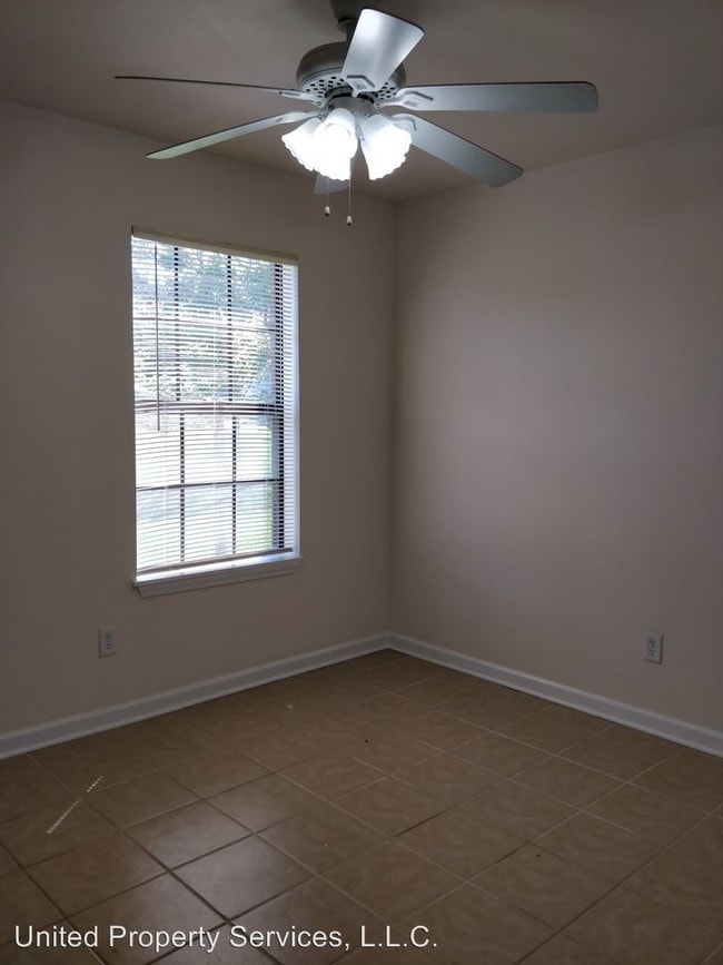 Building Photo - 702 Bonin Rd