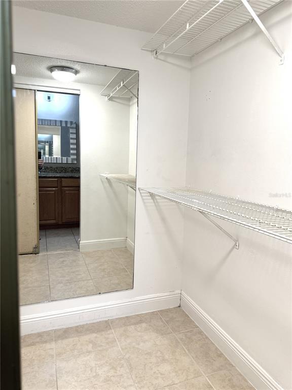 Building Photo - 5057 Vineland Rd