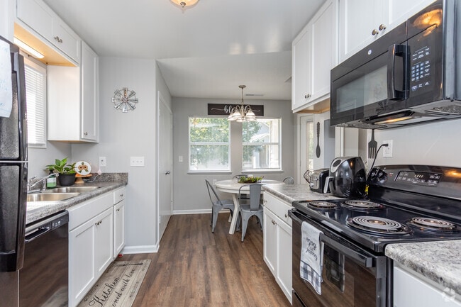 Kitchen - Mallard Cove Apartments