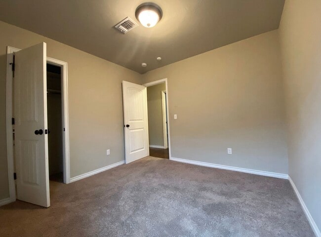 Building Photo - First Month Free! Great Location!