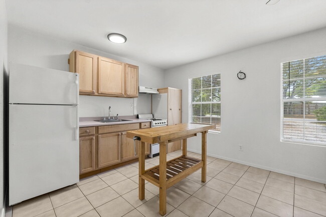 Building Photo - 133 Sunrise Cir