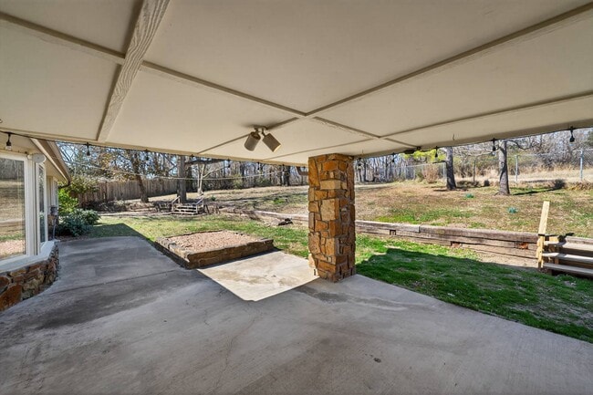 Building Photo - 1910 W 4th St S