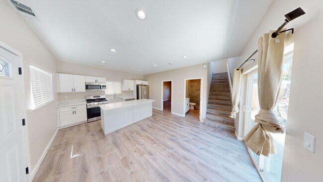 Primary Photo - 4BD/2BA on 63rd!