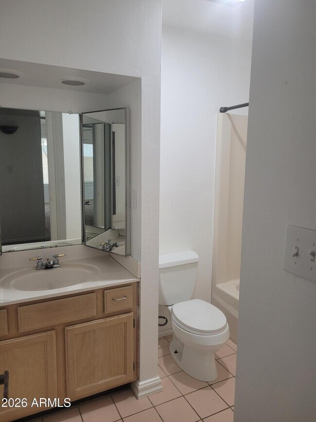 Building Photo - 2034 S Playa