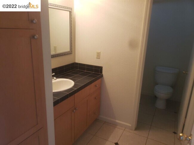 Building Photo - SHARP DISCOVERY BAY MARINA CONDO!