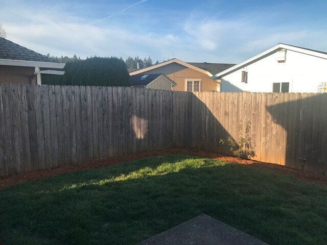 Building Photo - 3Bd/2Ba Single Story House - Available to View!