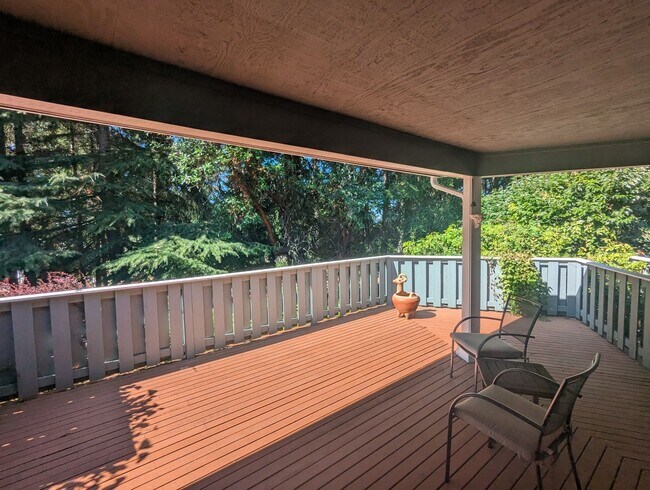 Building Photo - Historic Fort Ward Townhome on Bainbridge Island