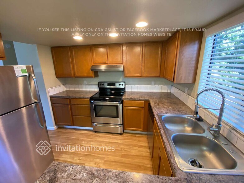 Building Photo - 33628 27th Pl SW