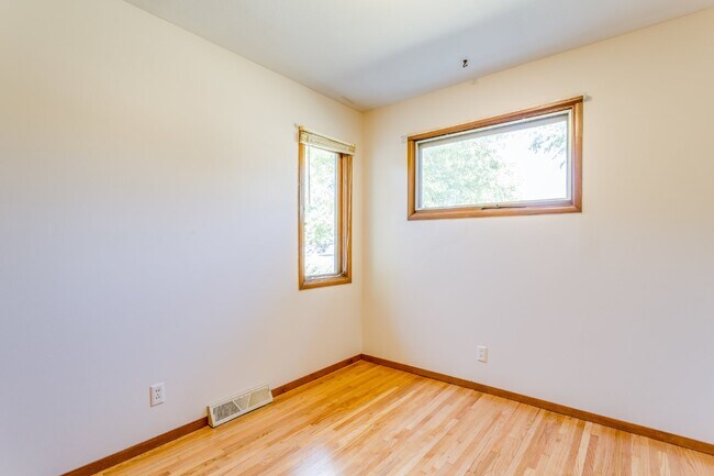 Building Photo - 3 bedroom, 2 bath home in the beautiful Westlink neighborhood in West Wichita.