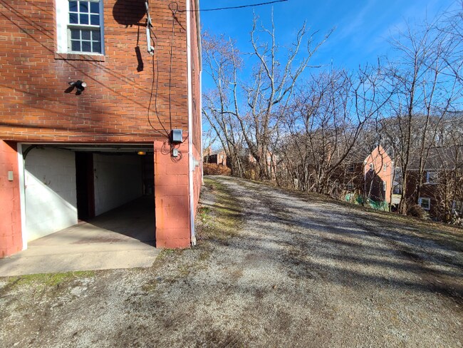 Building Photo - 8-9 Craig Ct